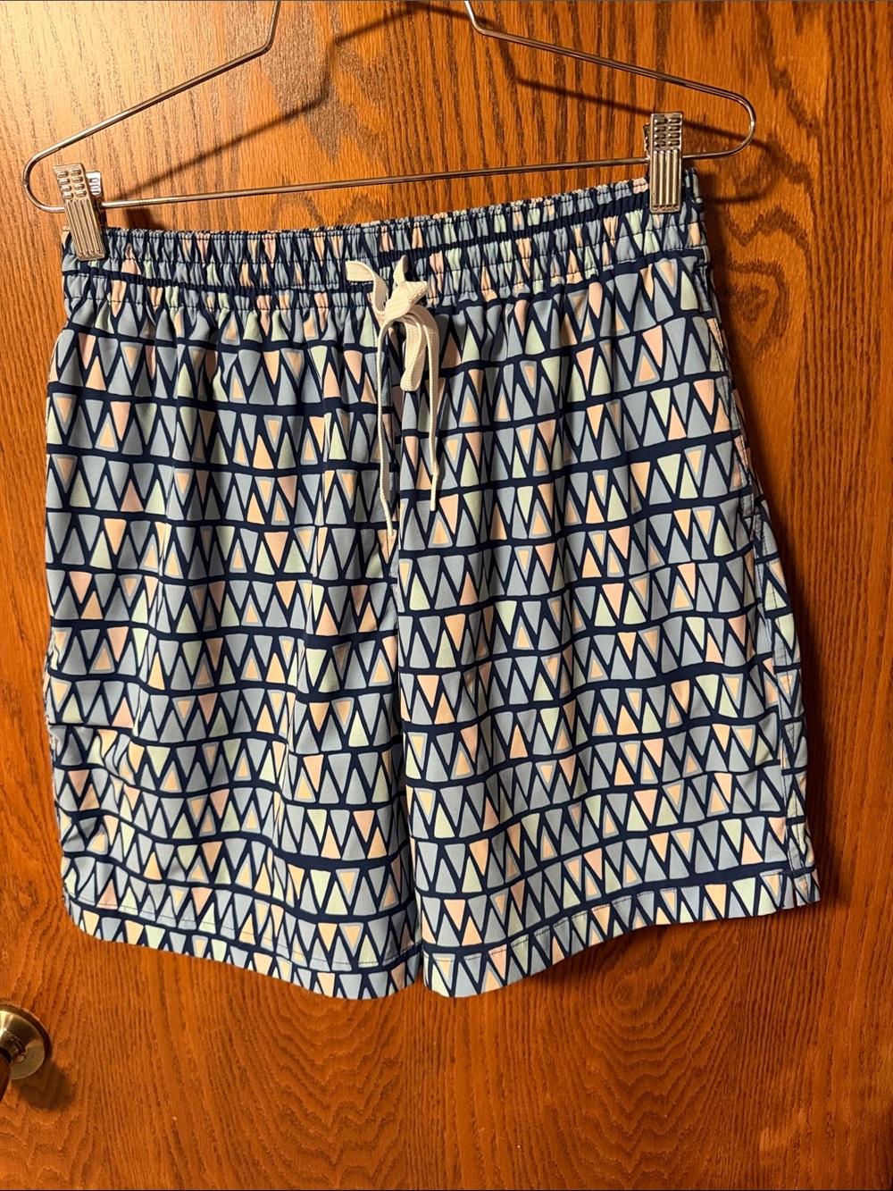 chubbies Navy Geometric Athletic Shorts with Light Accent Triangles